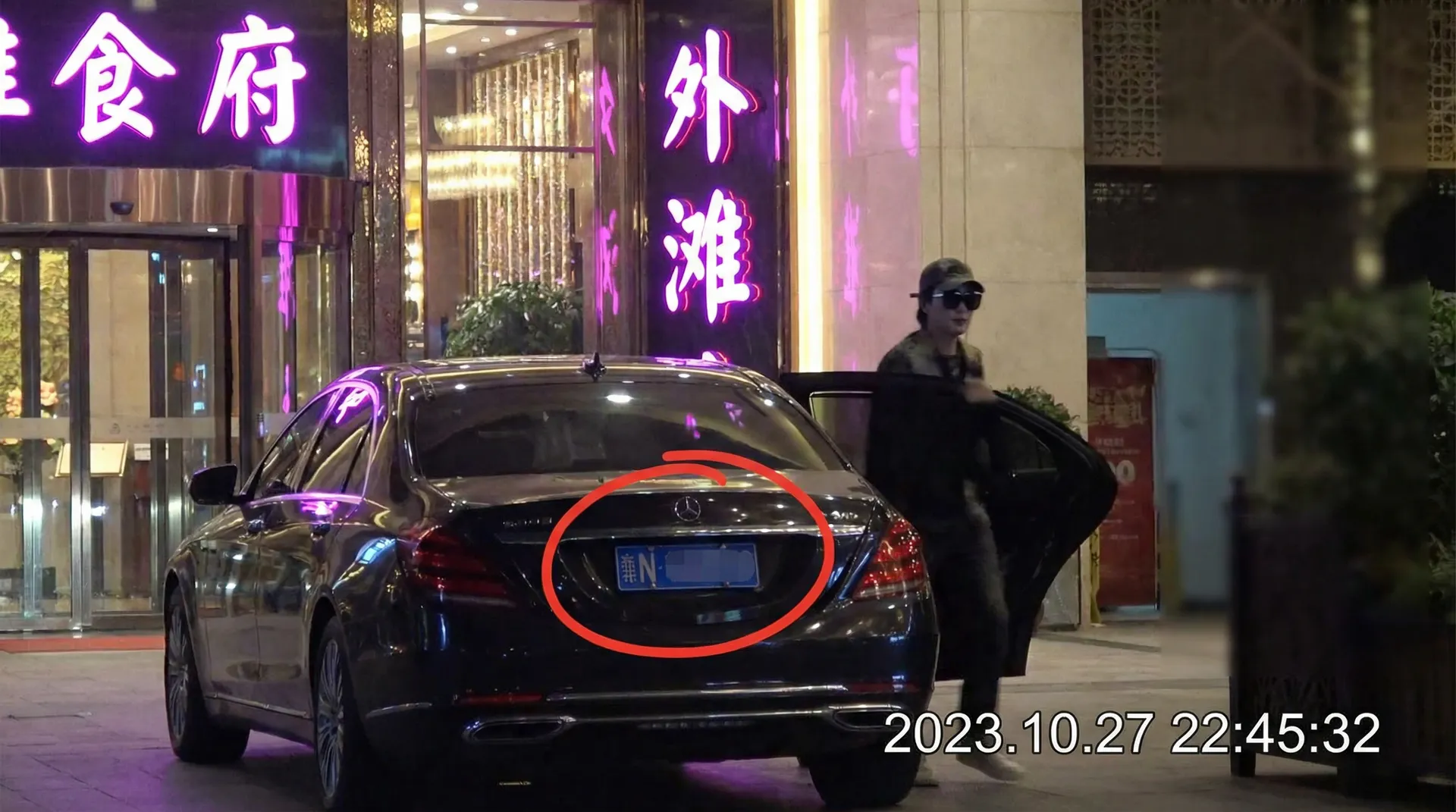 大屁股 | 大屁股官网 - 最新资讯大屁股聚集地 - 豪车餐厅外偷拍
